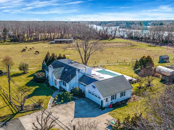 2079 River Road, Calverton, NY 11933