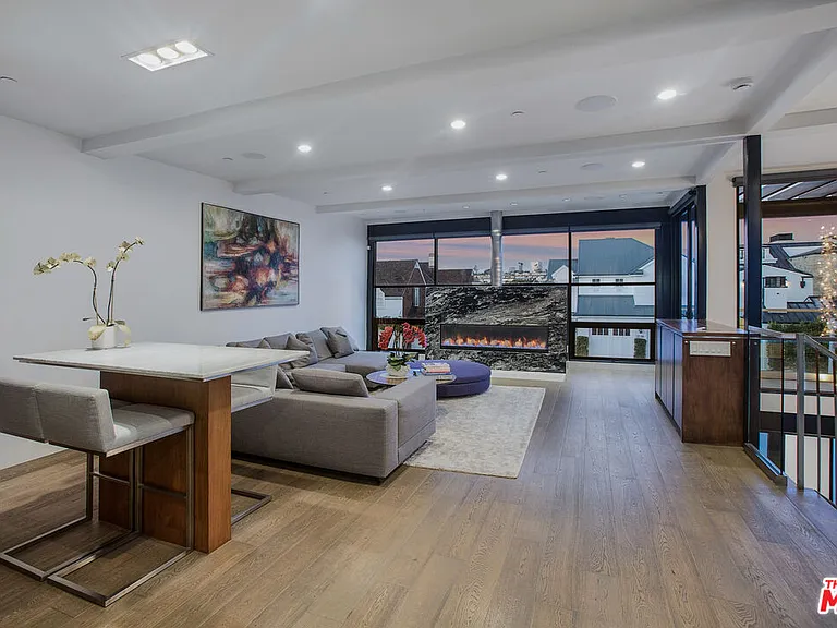 2105 E Balboa Blvd — Photo 14
