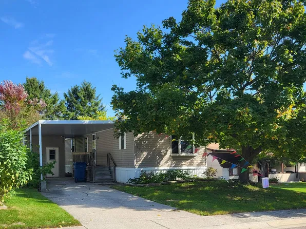 1833 Fenn St #462, Milford, MI 48381