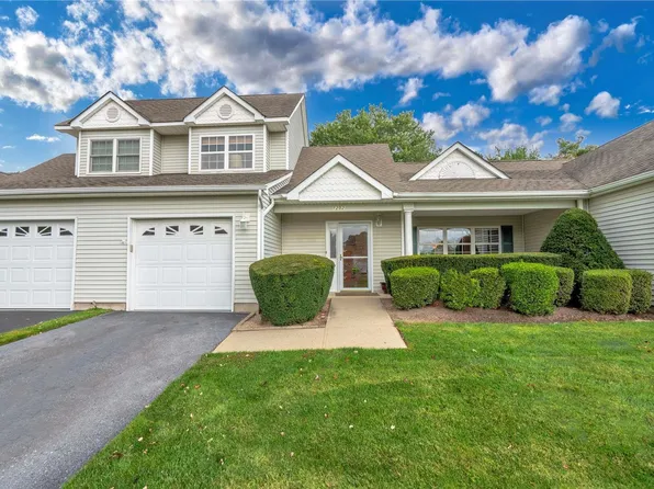 1202 Pebble Beach Path #1202, Riverhead, NY 11901