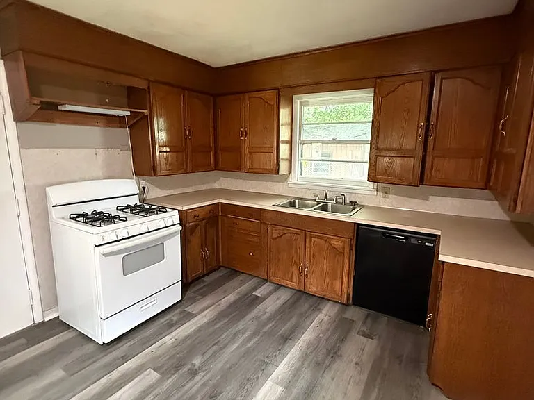 4016 Marshall Dr — Photo 4