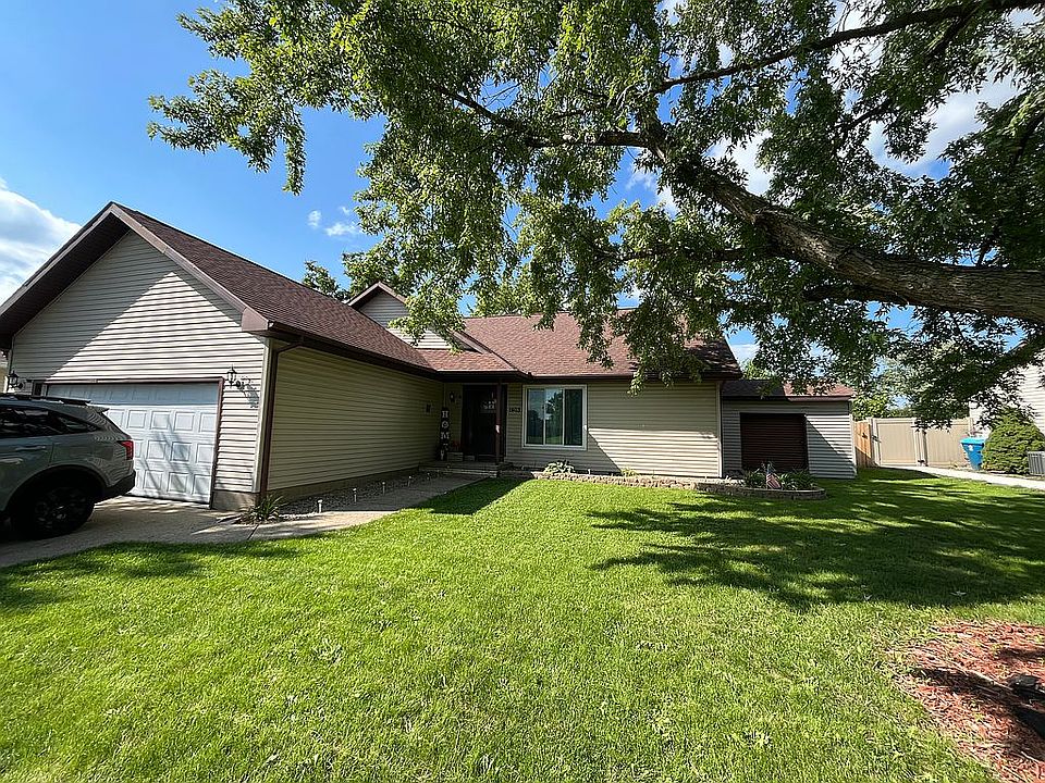 1403 Bethany Ln, Pontiac, IL 61764 Zillow