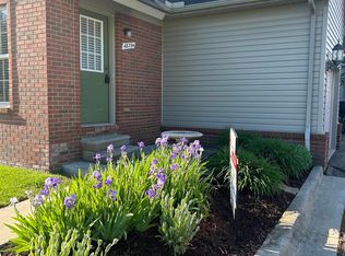 48734 Chelmsford Ct, Chesterfield, MI 48047
