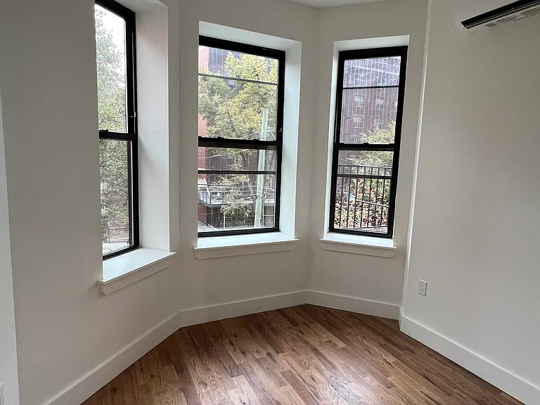 1352 Franklin Ave #2 — Photo 3