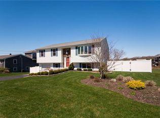 222 Kearns Ave, Tiverton, RI 02878