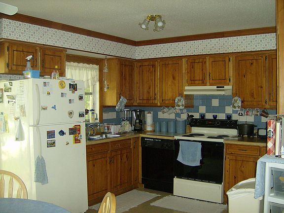 Eat in kitchen/dining area
