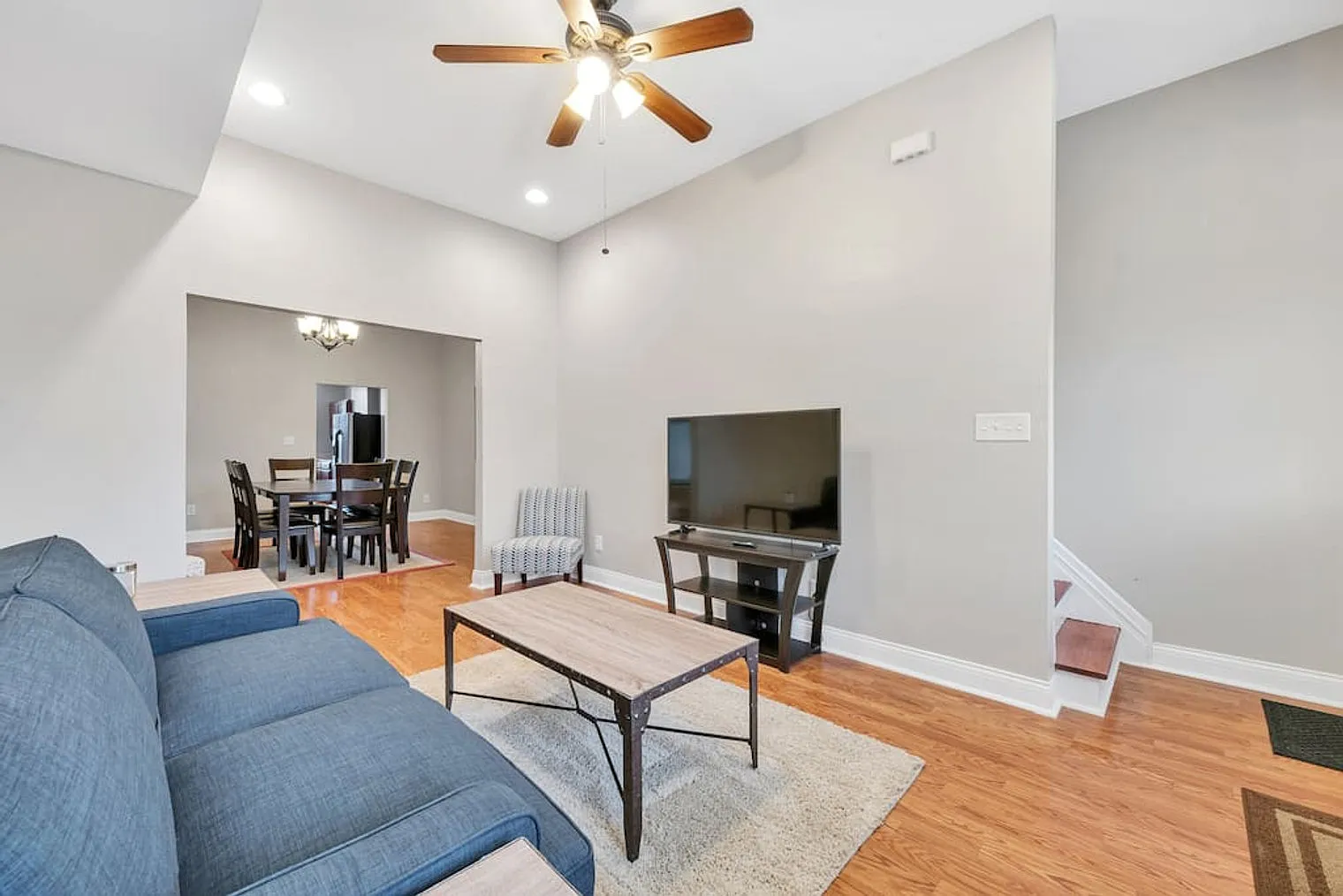 6 bed, 4.0 bath, 2389 sqft, $5,372 — Photo 2