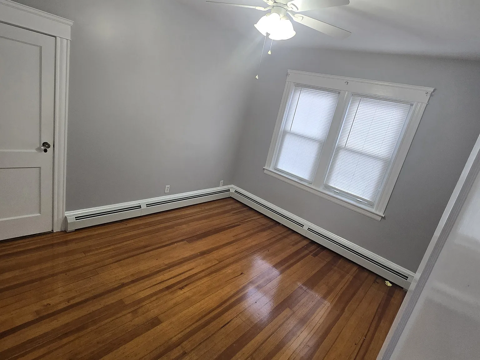 3 bed, 1144 sqft, $1,980 — Photo 2