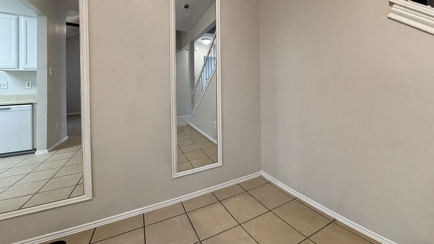 2 bed, 1185 sqft, $1,595 — Photo 3