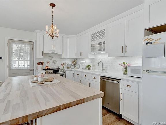 2nd image of 73 Manor Cir