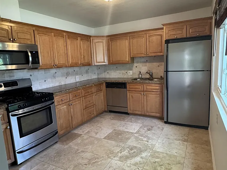 2017 Oliver Ave — Photo 6