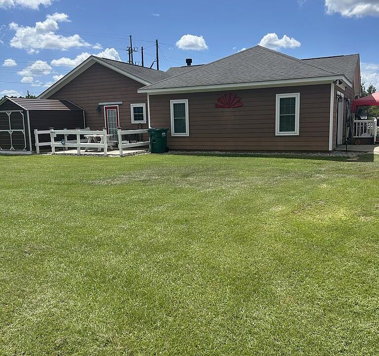 1st image of 977 Armena Rd