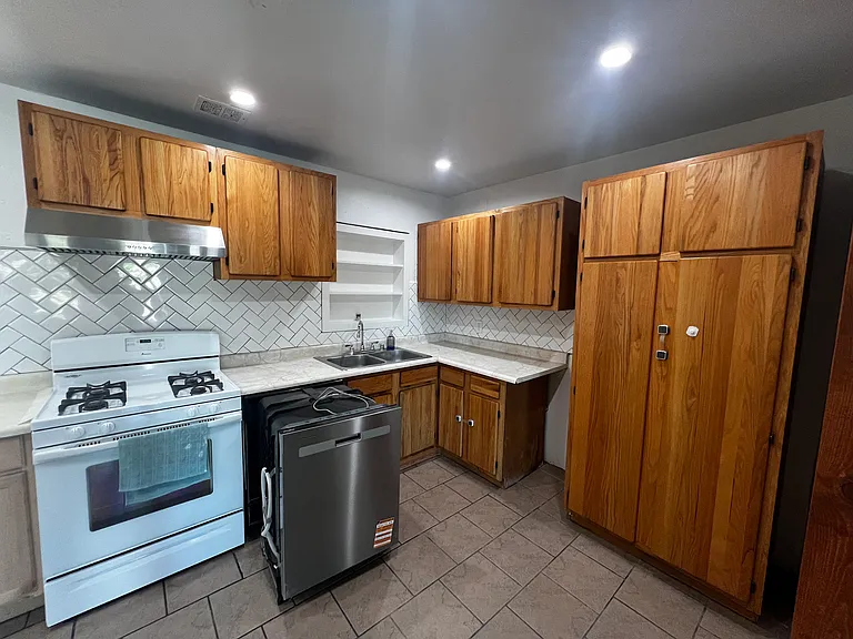 1030 Joy Ln — Photo 14