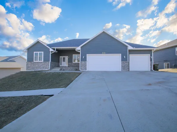 4248 Fieldcrest Dr, Sioux City, IA 51103