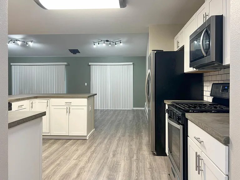 17416 Adams Ln — Photo 3