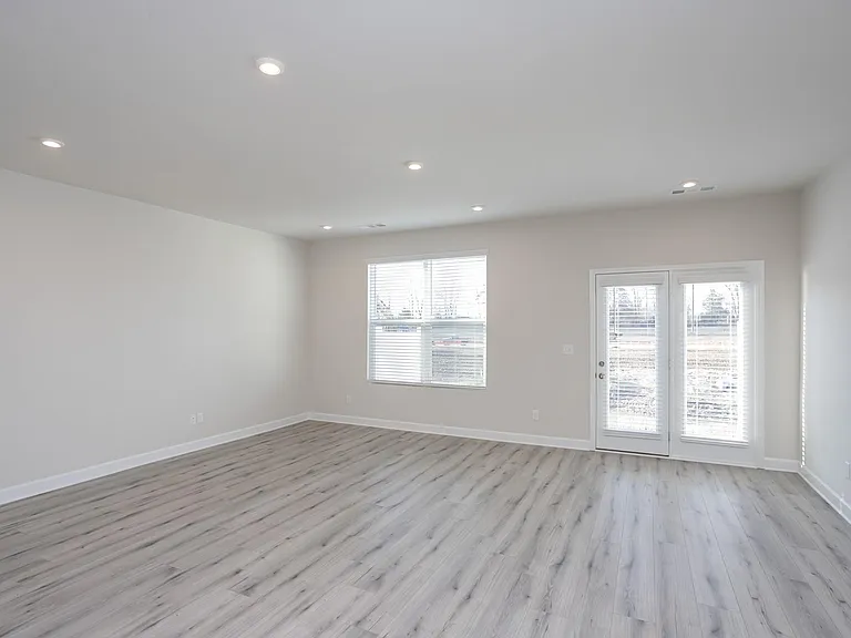 2031 Sperling Dr — Photo 12
