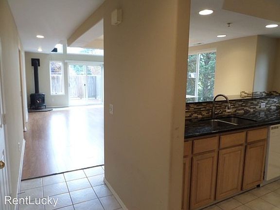 2nd image of 3836 W Lake Sammamish Pkwy NE APT 201