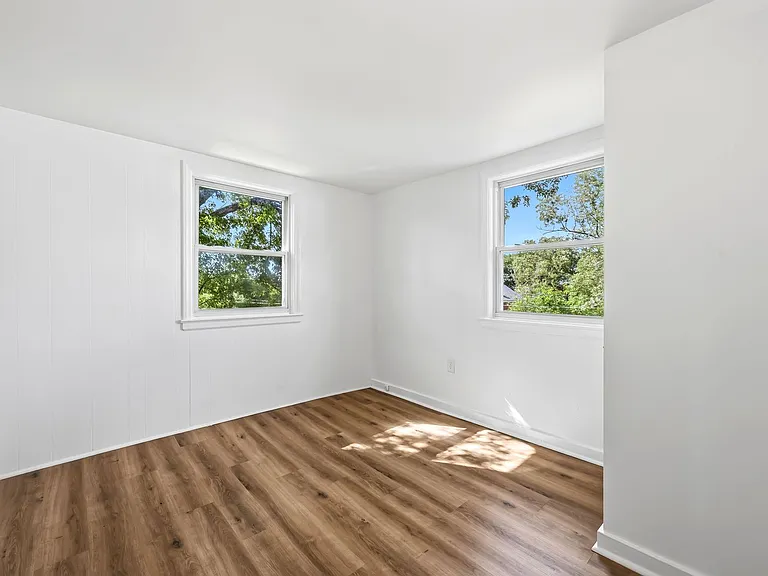 519 Vine St — Photo 11