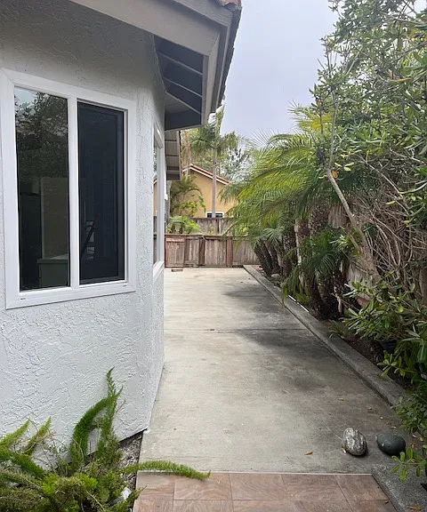 Large side yard