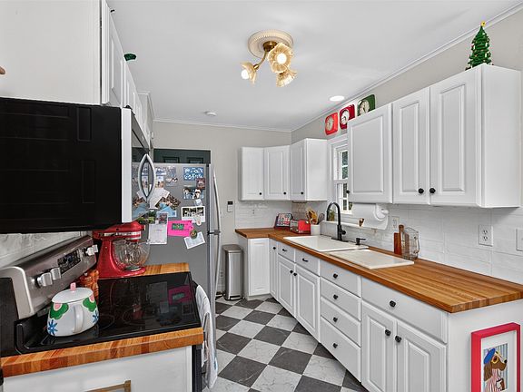 4th image of 1700 57th St