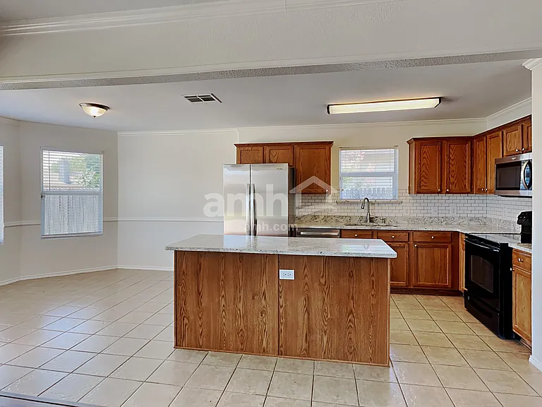 9921 Thomas Jefferson Dr — Photo 4
