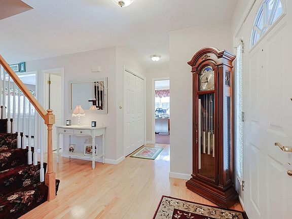 4th image of 36 Briar Dr