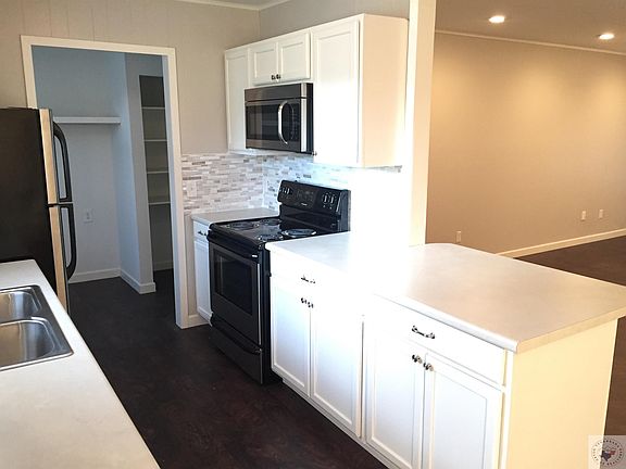4th image of 3104 Carver Cir