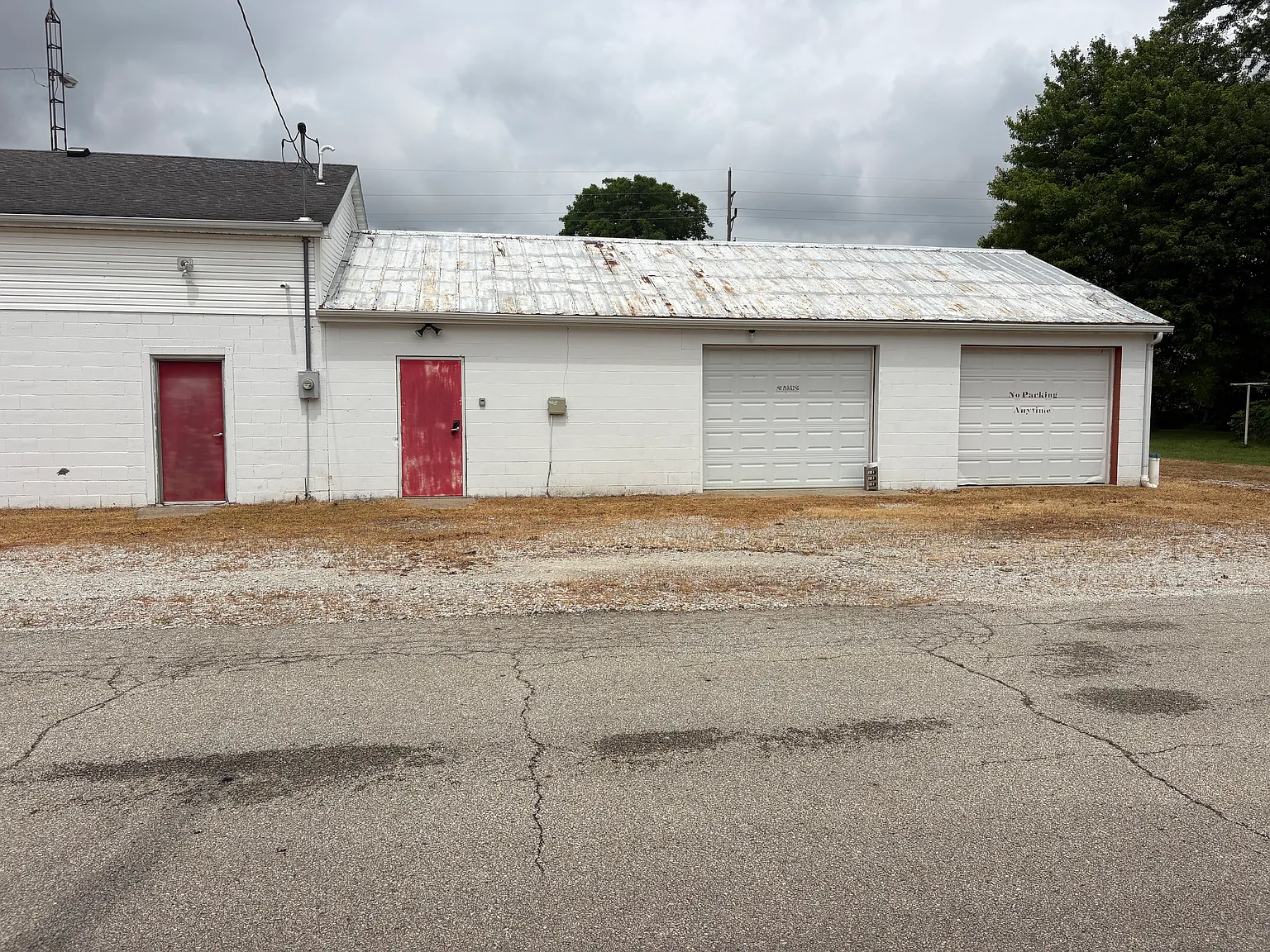 Studio, 2400 sqft, $1,400 — Photo 3