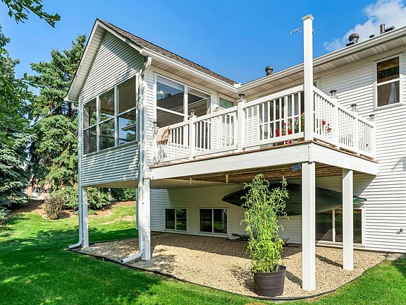 3rd image of 809 Woodduck Dr