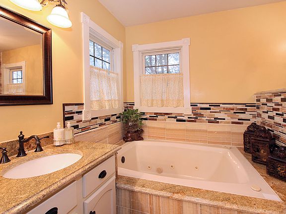 Jet tub, double vanity