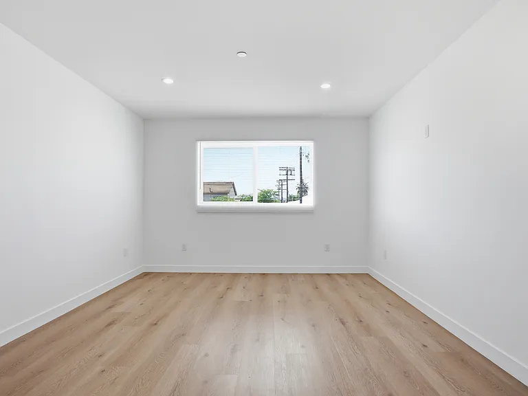 16110 Leadwell St — Photo 13