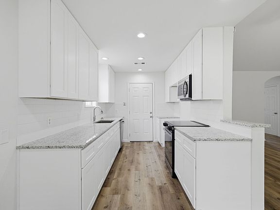 4th image of 6011 Bankside Dr