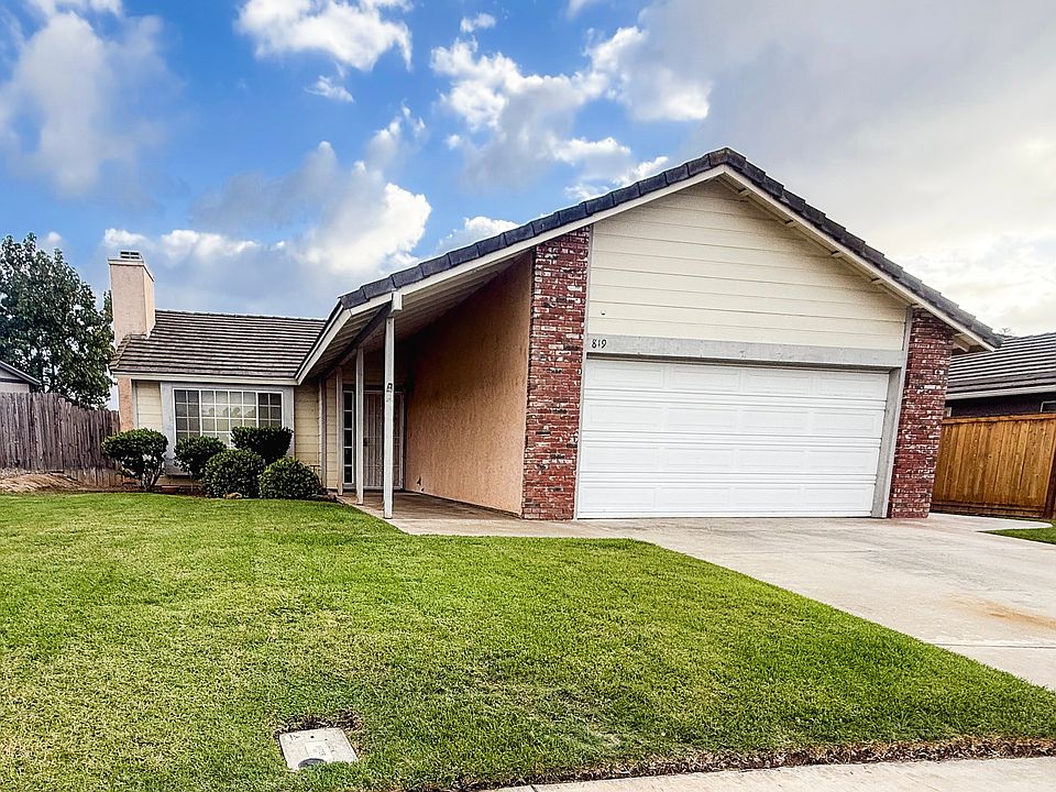 2nd image of 819 Viking Ln