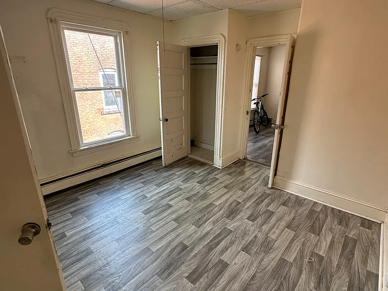 27 Mortson St #3E — Photo 10