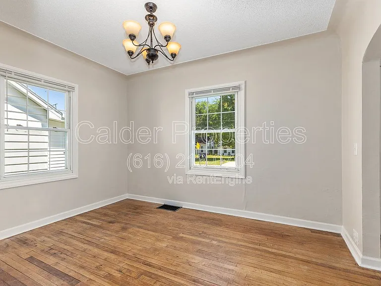 1031 Merrifield St SE — Photo 6