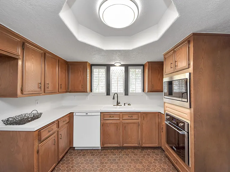 7510 Renmark Ln — Photo 27