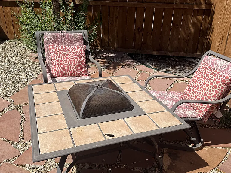 127 Oakley Ln — Photo 6