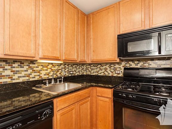 2nd image of 2642 W Foster Ave APT 303