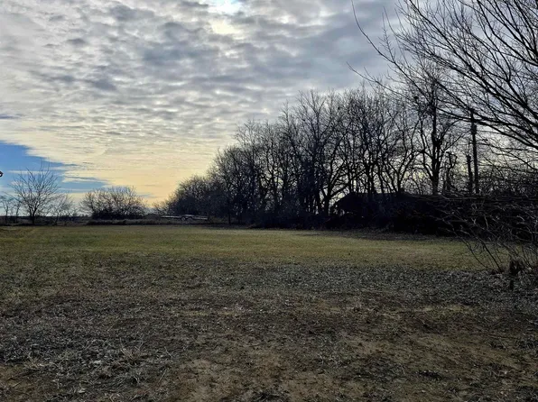 2122 263rd St, Oskaloosa, IA 52577