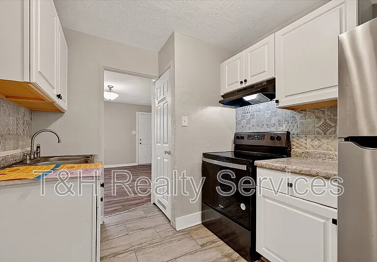 4924 Farrington Ave — Photo 11