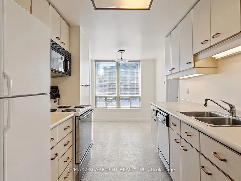 430 Pearl St #410 — Photo 14