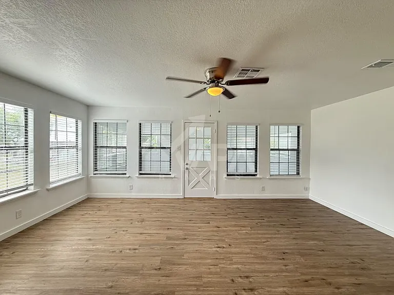 415 Solar Dr — Photo 12