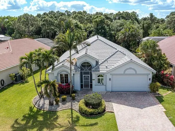577 SW Lake Charles Circle, Port St Lucie, FL 34986