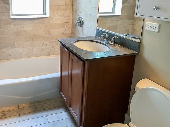 4th image of 1849 1/2 W Cornelia Ave #1