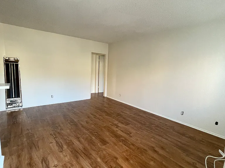 1149 N Central Ave #10 — Photo 3