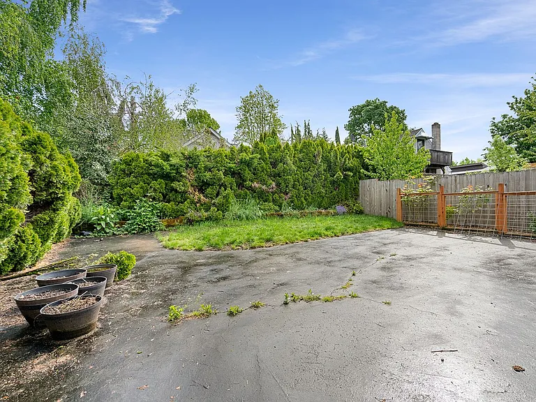 9831 N Edison St — Photo 23