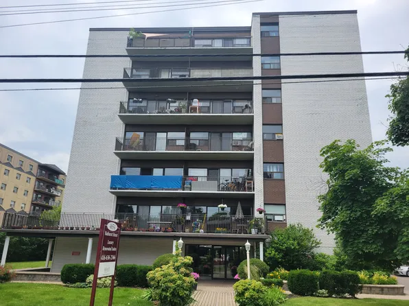 4854 Bathurst St, Toronto, ON M2R 1X3