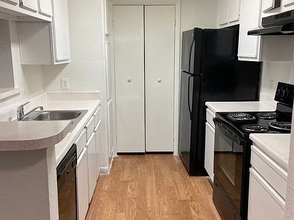 2nd image of 4401 Thornbriar Ln APT 106