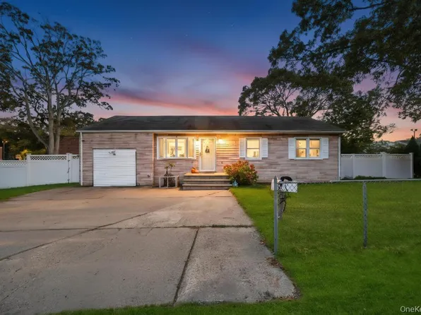 3 Francisco Avenue, Central Islip, NY 11722