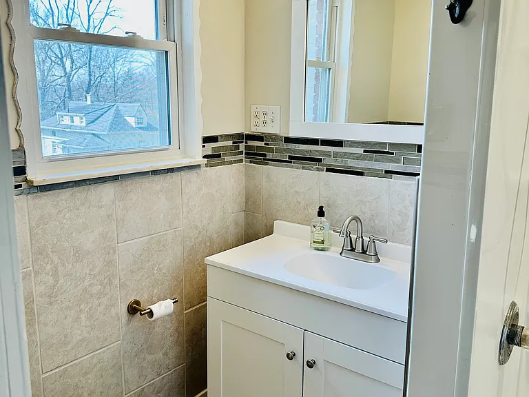 2829 E Main St — Photo 12